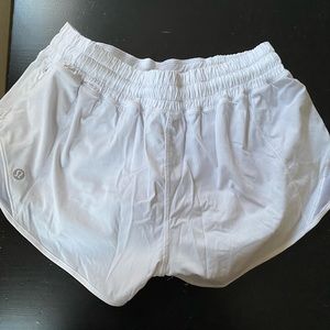 Lululemon hotty hot short 2.5”